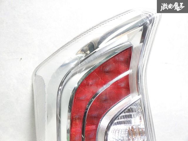 プリウスアルファ ZVW41 左テールライト STANLEY47-46 2025年