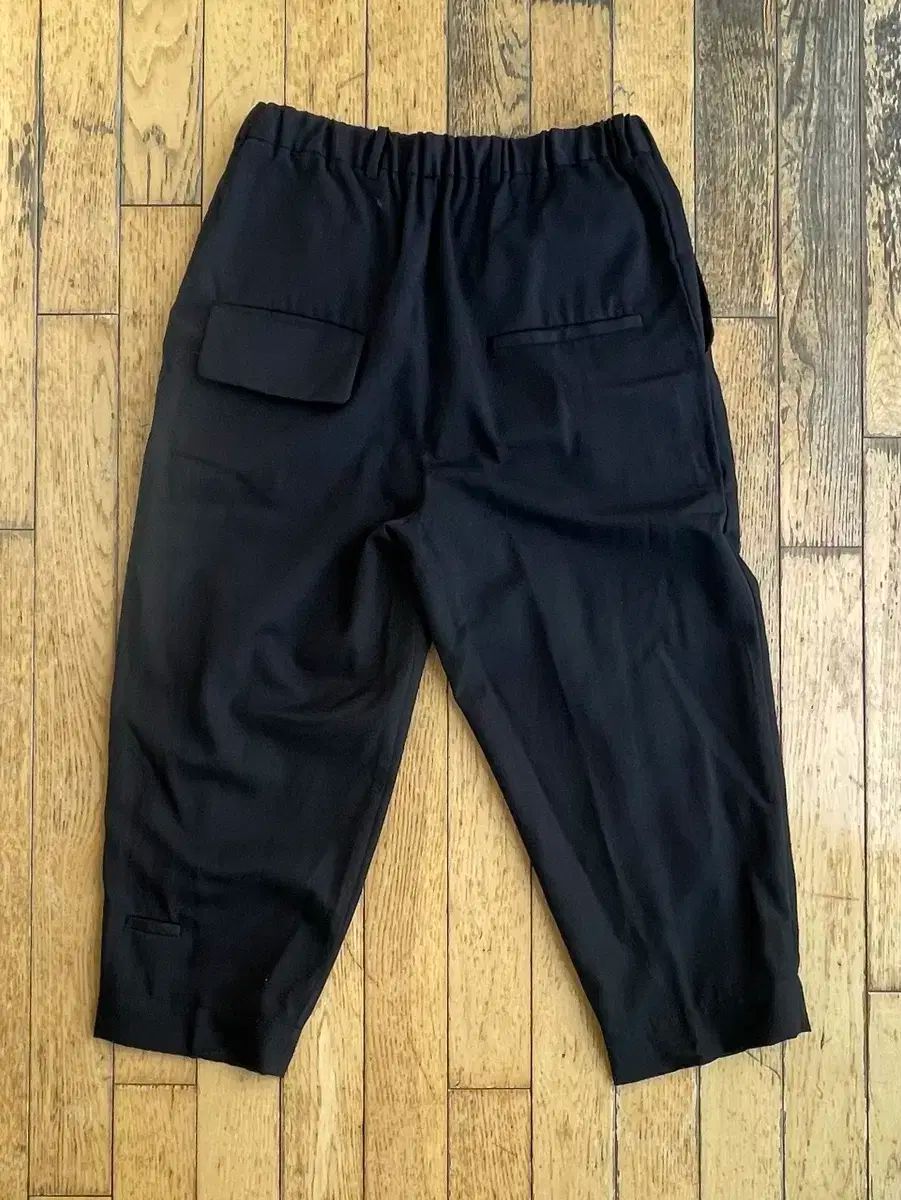 ダルカマラ OVER TUCK PANTS