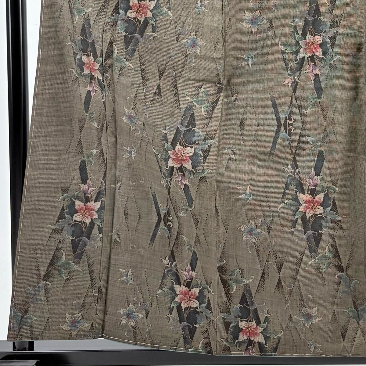 大島紬 身丈160cm 裄丈62cm S 袷 純泥染 証紙 草花 幾何学模様 茶緑色