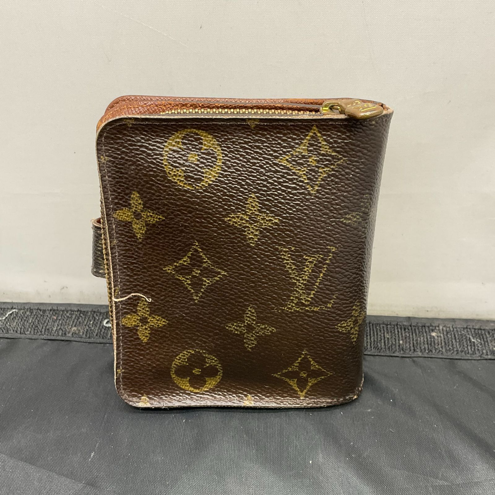 モノグラム 財布