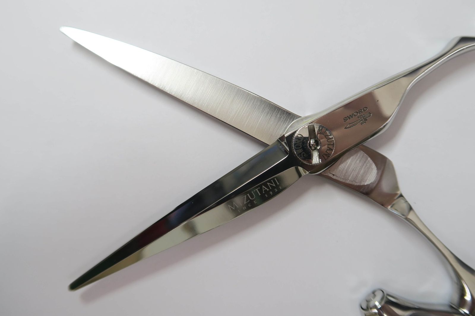 Cランク【MIZUTANI SCISSORS ミズタニシザーズ】 SWORD SWIVEL SPEED STAR SS-02 シザー 美容師・理容師  6.8インチ 右利き 【中古】:H-7782 - メルカリ