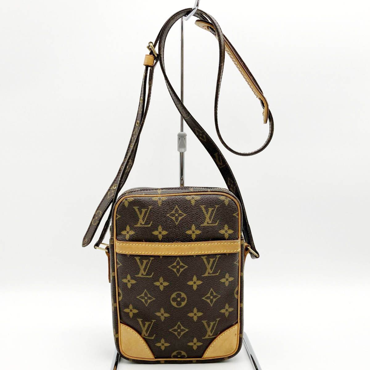 セール 美品 LOUIS VUITTON ルイ・ヴィトン ダヌーブ ベタ無し モノグラム ショルダーバッグ 斜め掛け バッグ ブラウン PVC  レディース メンズ M45266 USED - メルカリ