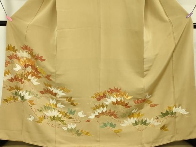 平和屋本店□極上 創業460年・千總 色留袖 駒刺繍 松 枯野色地 金彩