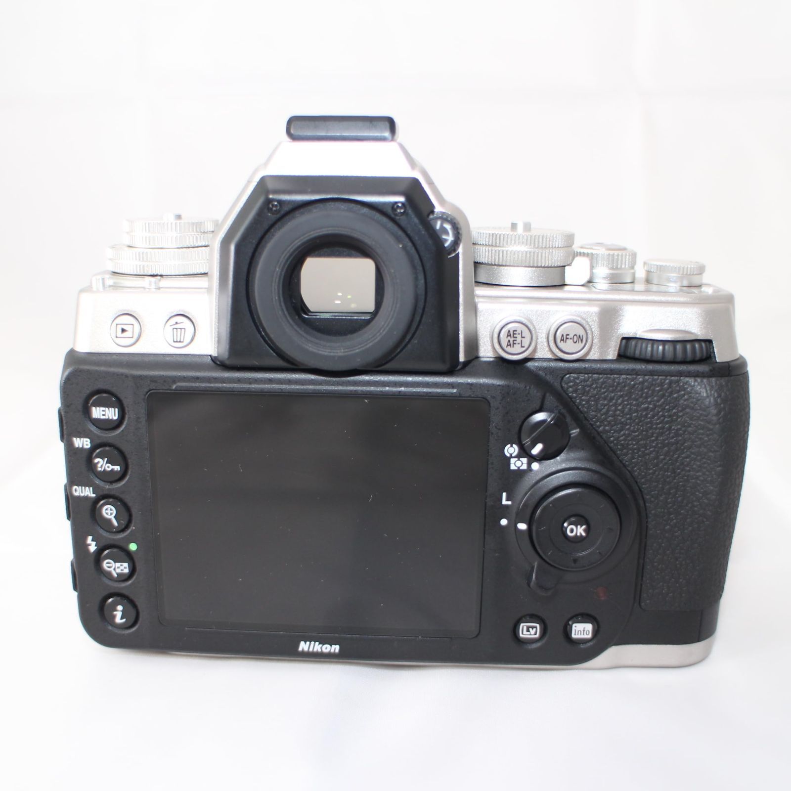 値下げしました！ Nikon Dfシャッター回数8707回 レンズおまけ付き p000031308L.JPG