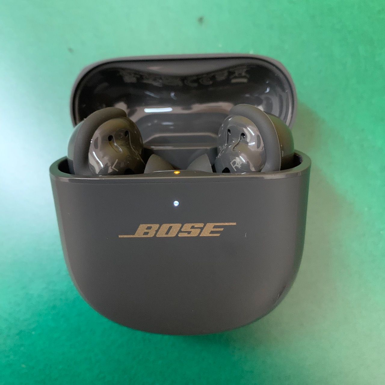 bose イヤホン 偽物 販売 メルカリ