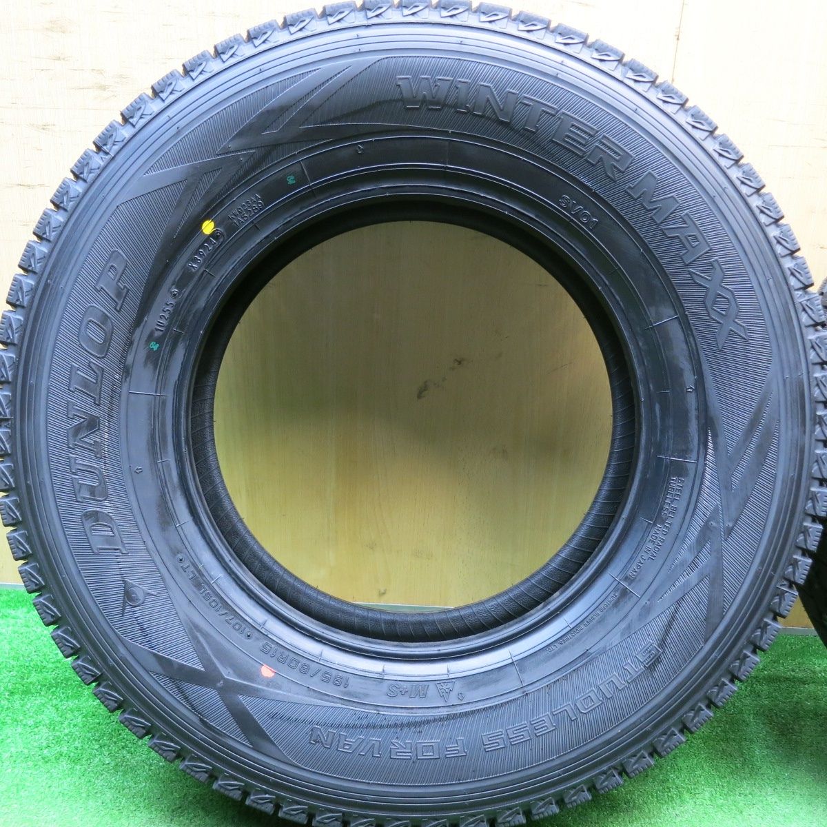 未使用！24年☆スタッドレス 195/80R15 107/105L ダンロップ 