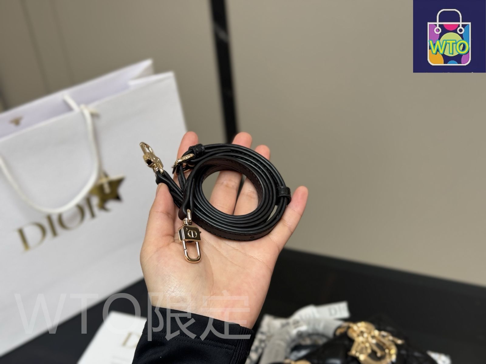 Dior Essentials ショルダーバッグ現行販売　最安値 クリスチャンディオールマクロカナージュ CARO チェーン