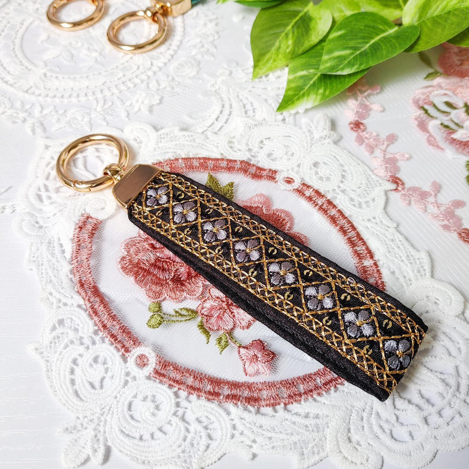 お纏めリクエスト＊刺繍のバッグ♡コインケース♡チャームなど♡ Amazon | WADORN 刺繍 小銭入れ 手作り キット 花柄 刺繍 バッグ