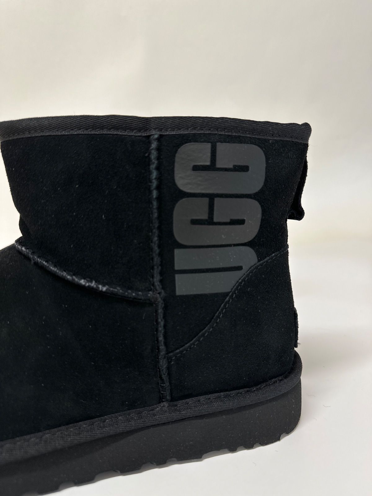 新品未使用】 UGG 1108231 アグ ブーツ クラシックミニ ラバーロゴ