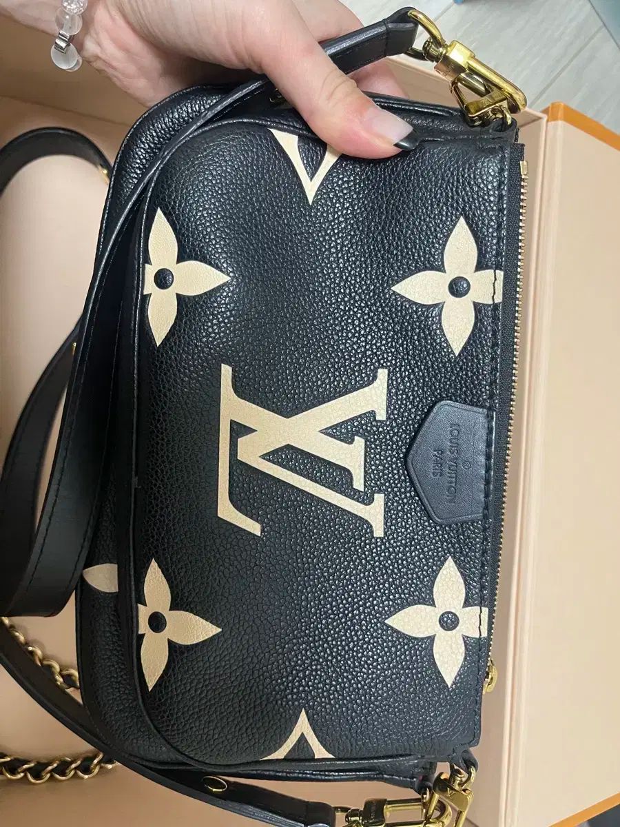 Louis Vuitton マルチ ポシェット アクセソワール バイ