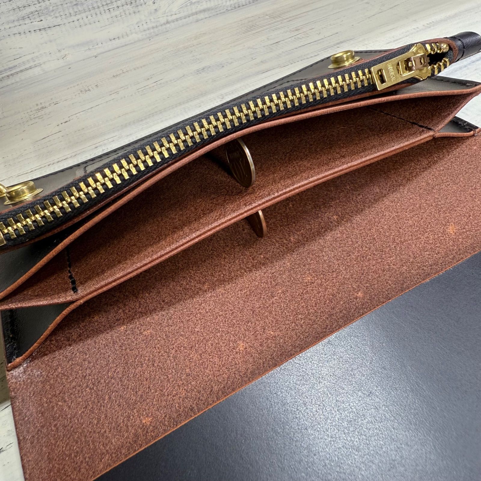 トラッカーウォレット ロング】3層 ブラック 北米 茶芯 ゴールド