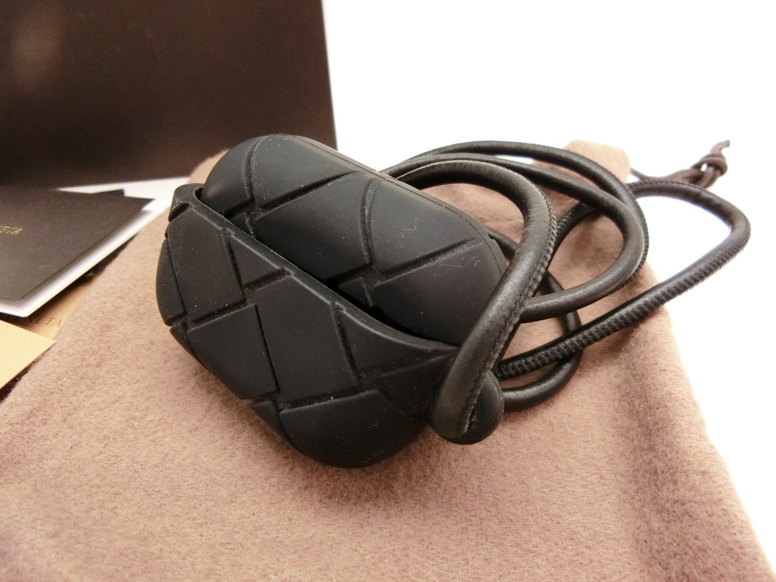 XX4359 ボッテガヴェネタ イントレチャート シリコン AirPods ケース