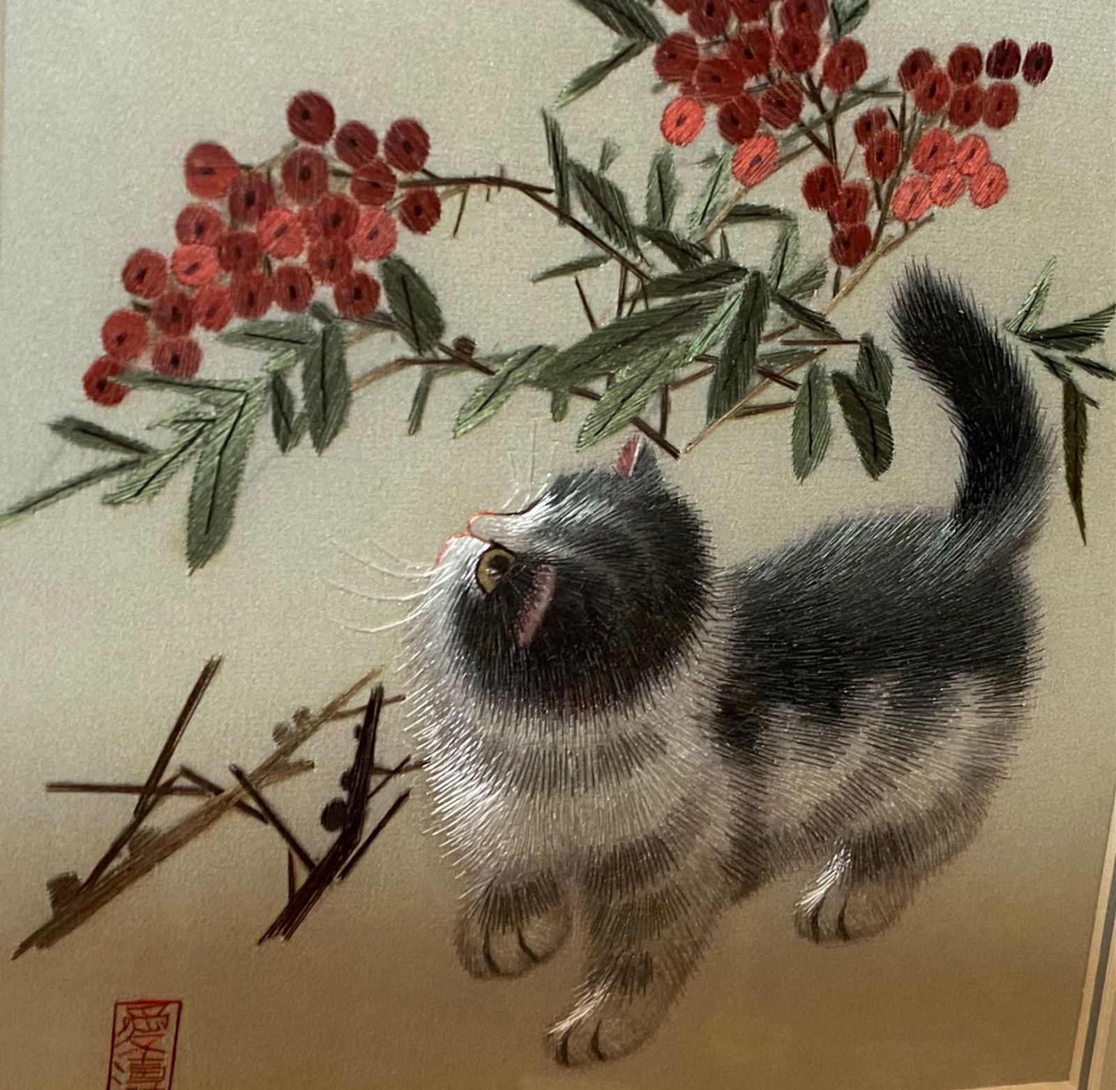 猫(ねこ)壁掛け刺繍シルク芸術作品アート この絵は緻密な模様と上品な 