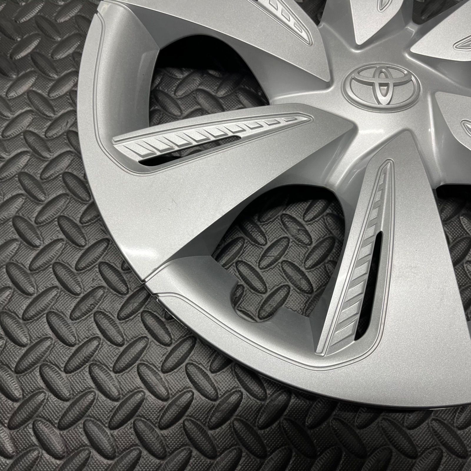 トヨタ シエンタ 170系 ホイールキャップ ホイールカバー 純正 中古