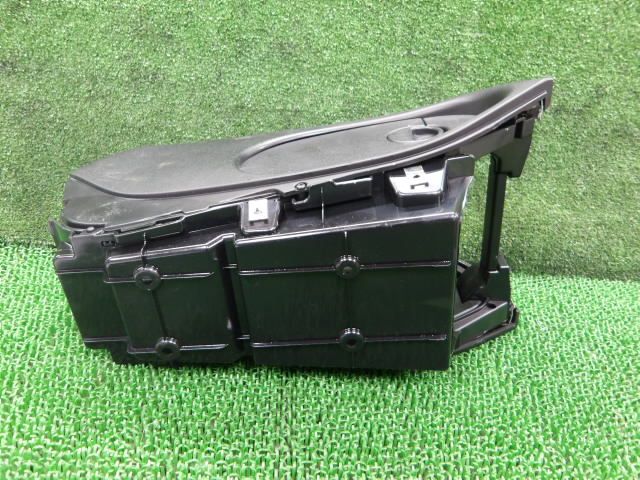 4FQ6517 KFT2 トヨタ プリウス ZVW30 後期型 S センターコンソールリッド WWW_OLIVIERBERNSTEIN_COM