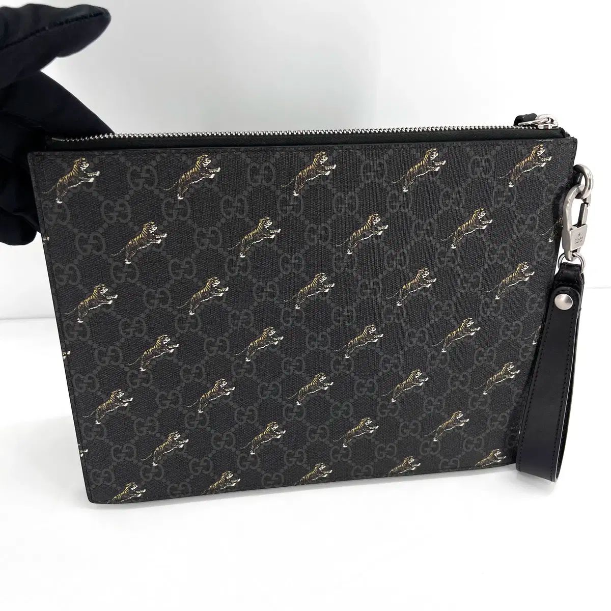 Gucci GGクラッチバッグ 本物 100 %本物 GUCCI(グッチ) ジャンピング タイガー GG Supreme