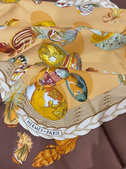 HERMES カレ90　エルメスの雛たち　イエロー エルメス HERMES カレ90 COUVEED'HERMES エルメスの雛たち
