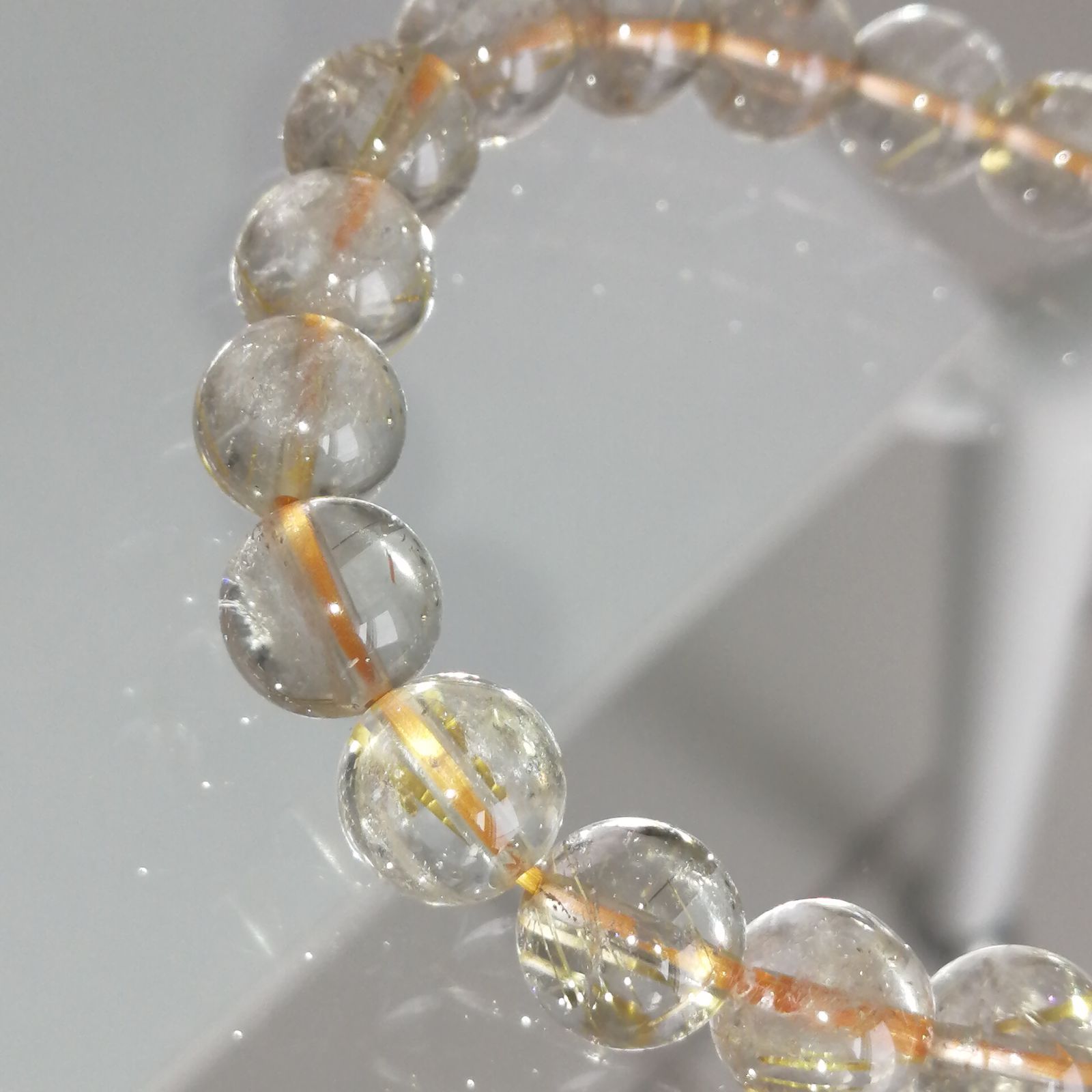 式神封入】ゴールドタイチンルチルクォーツ 9mm 高品質 - メルカリ 