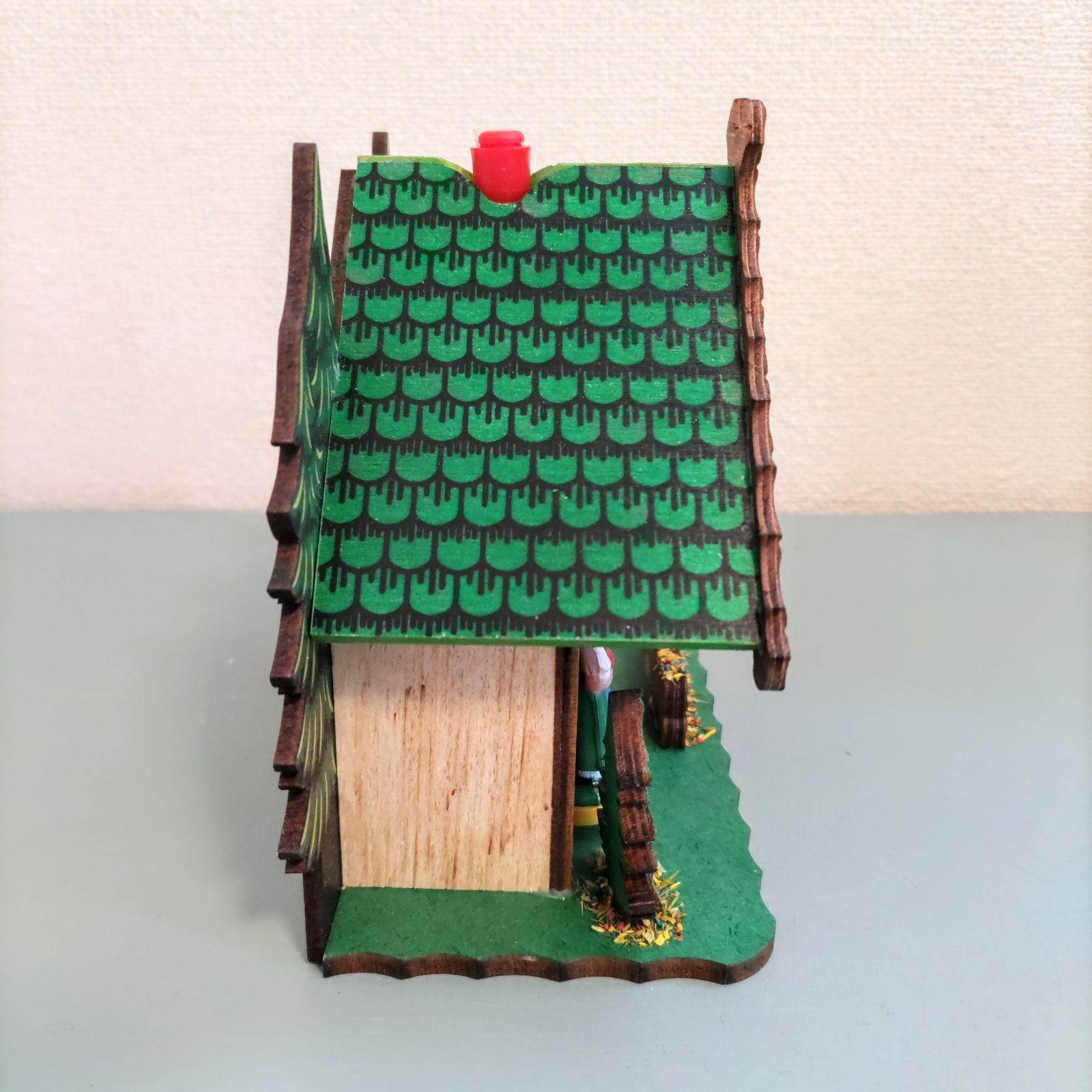 人気No.1 お天気ハウス ドイツ 黒い森の中のみどり屋根のお家 小鳥 No 工芸品