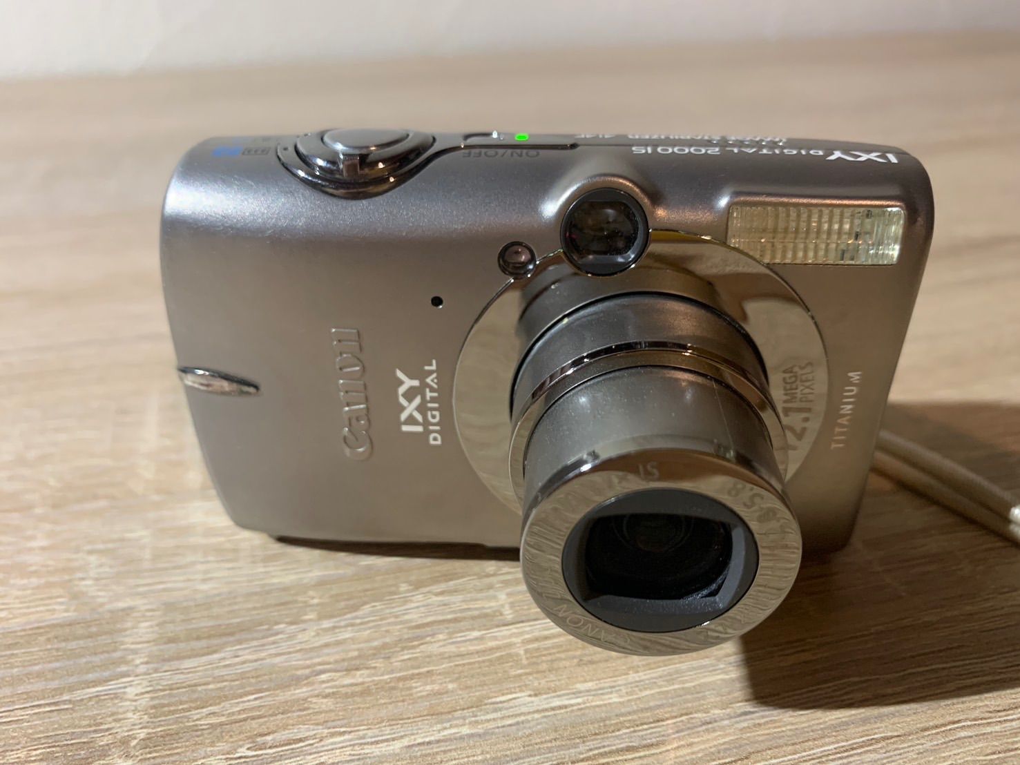 5301 Canon IXY シルバー 2000IS デジカメ 【中古】Canon キヤノン IXY