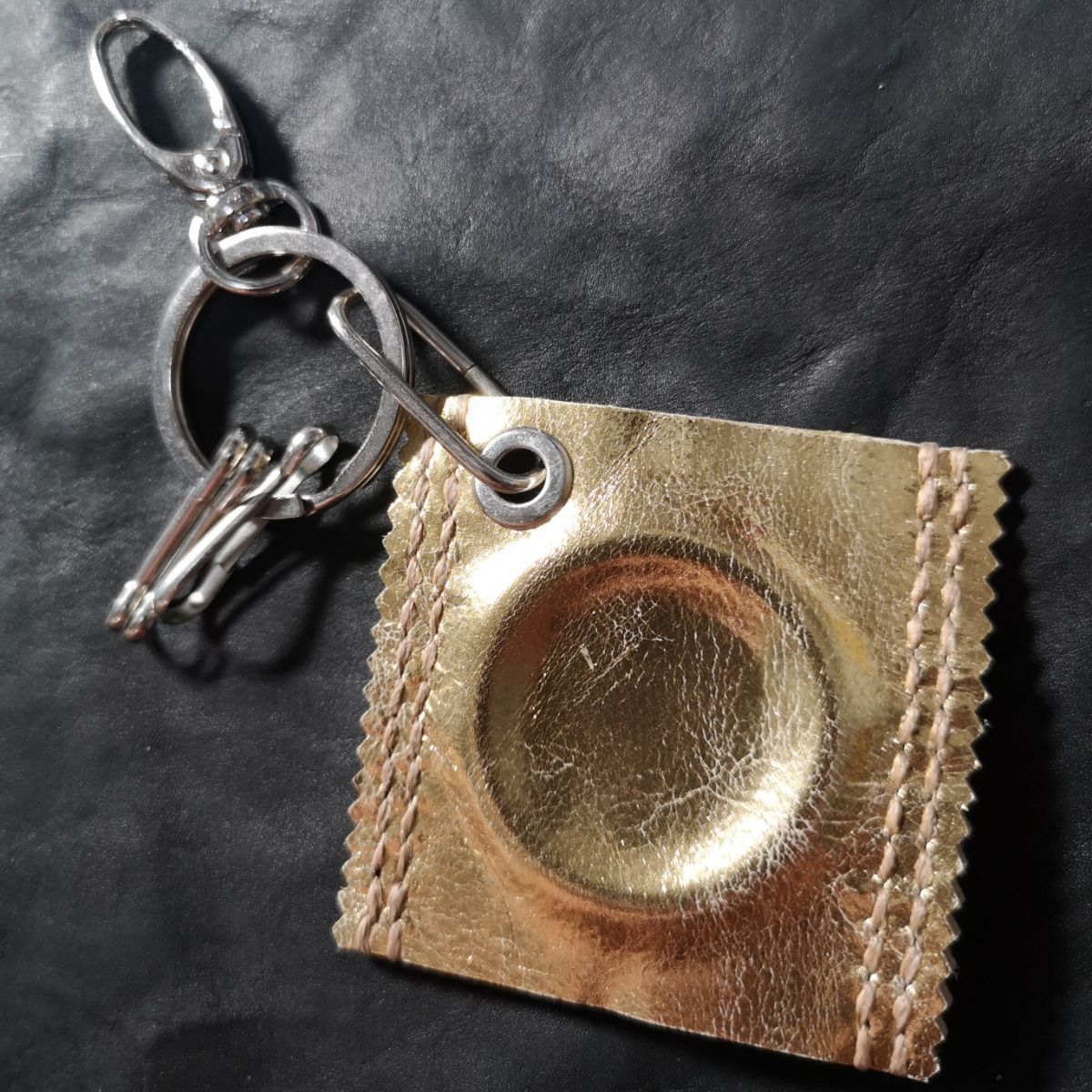 お得新作Leather Condom Keyring スキンコンドームキーリング キーホルダー