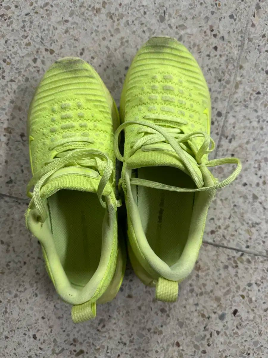 NIKE ナイキ インフィニティ ラン 4 260