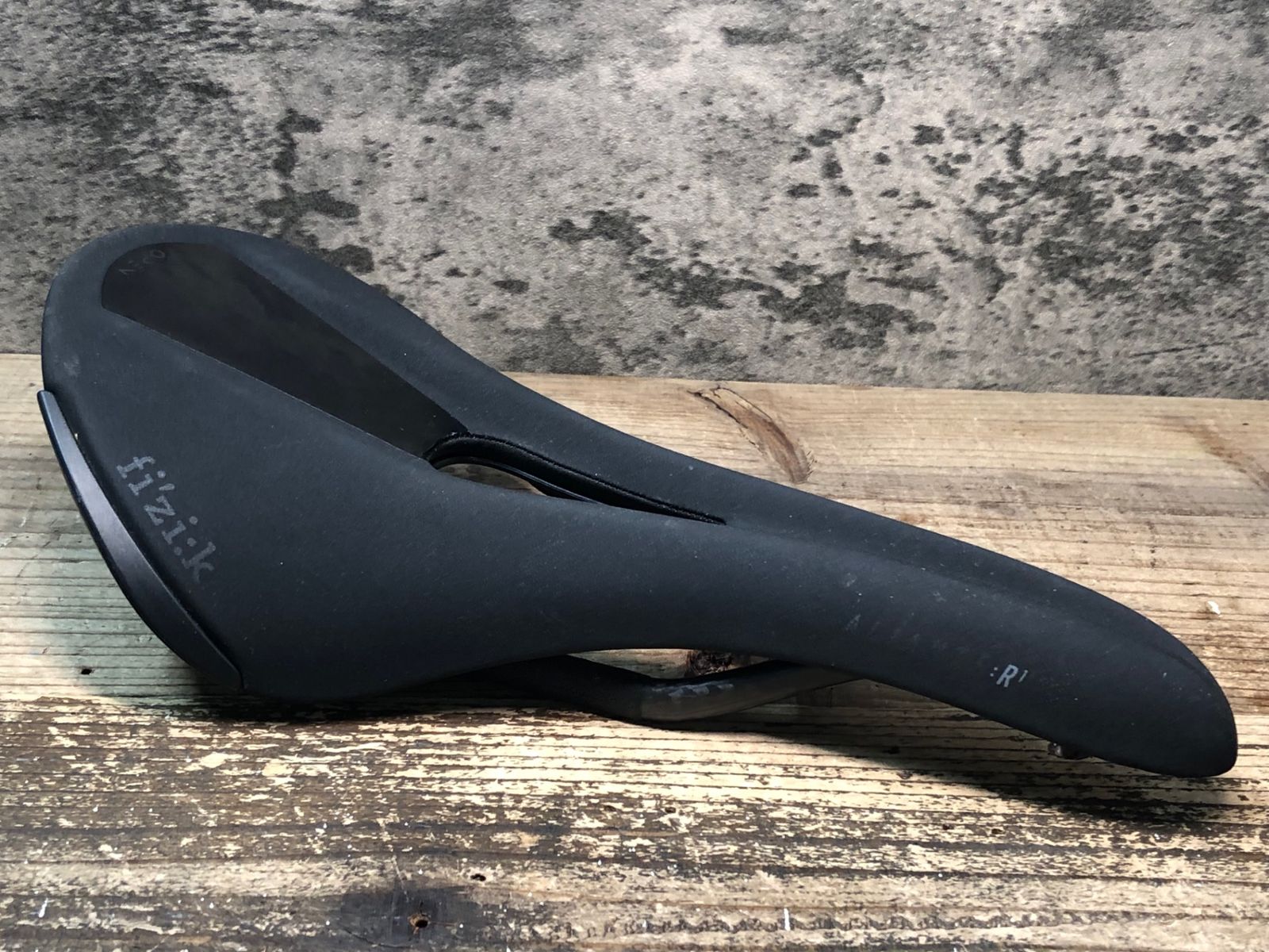 自転車 JE815 フィジーク fizik アリアンテ ALIANTE R1 OPEN Regular 