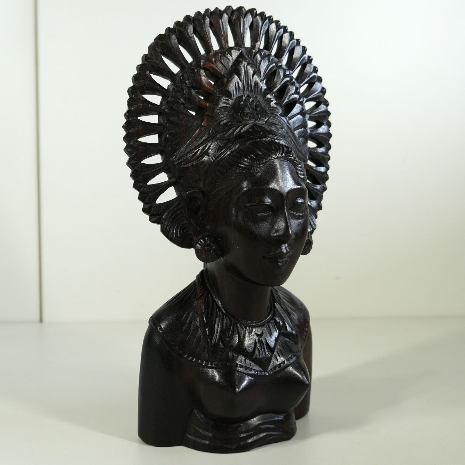 バリ島女神像 木製彫刻像 約30cm木製彫刻 SJi] 木彫り 彫刻 バリ島 女神像 BALI刻印 現状品 - メルカリ