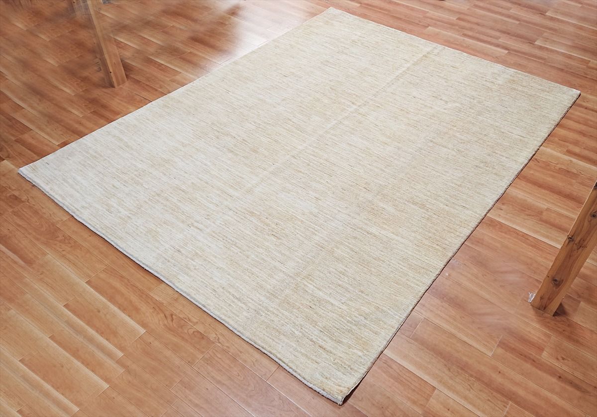 夏は涼しく冬は暖かい天然ラグ