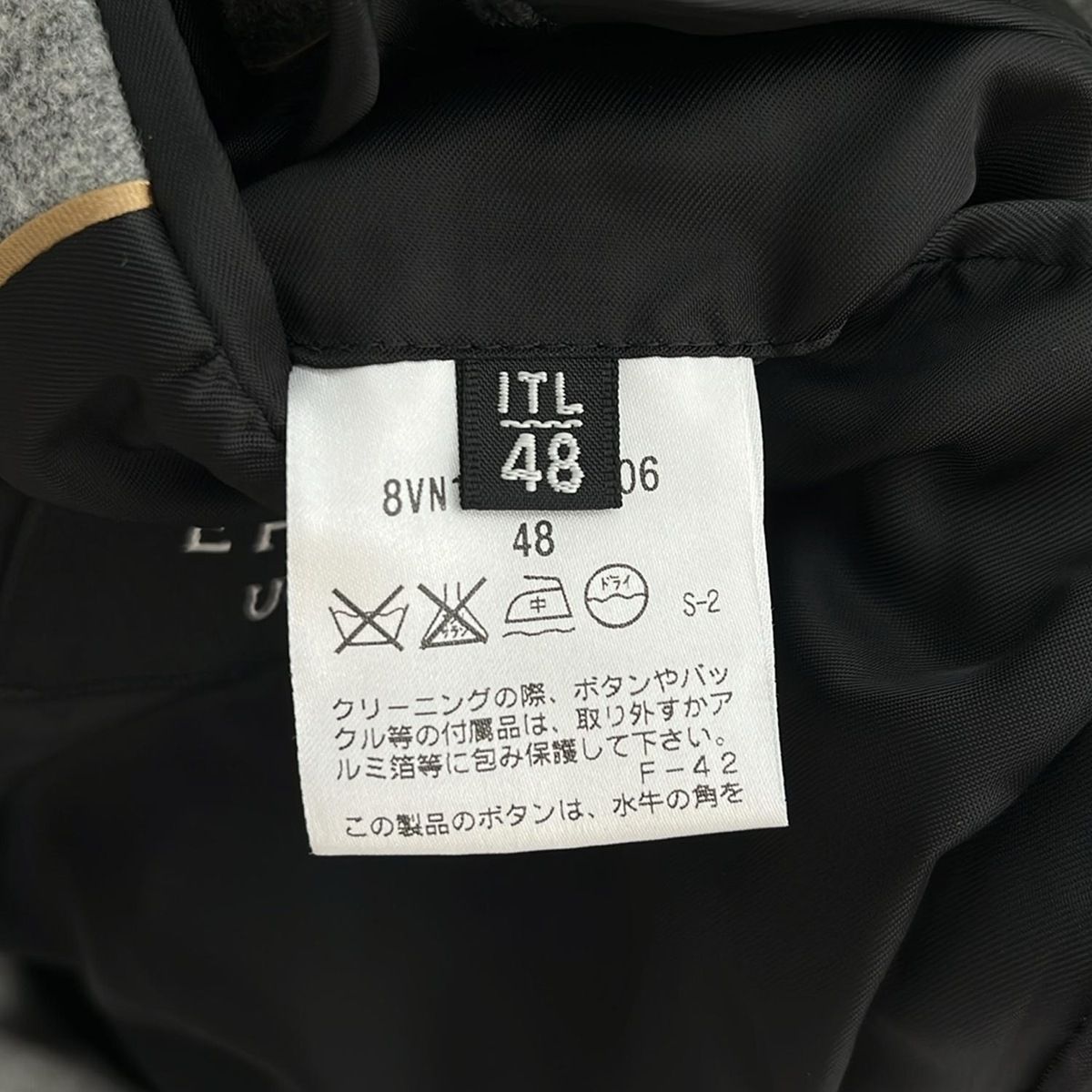 グレー