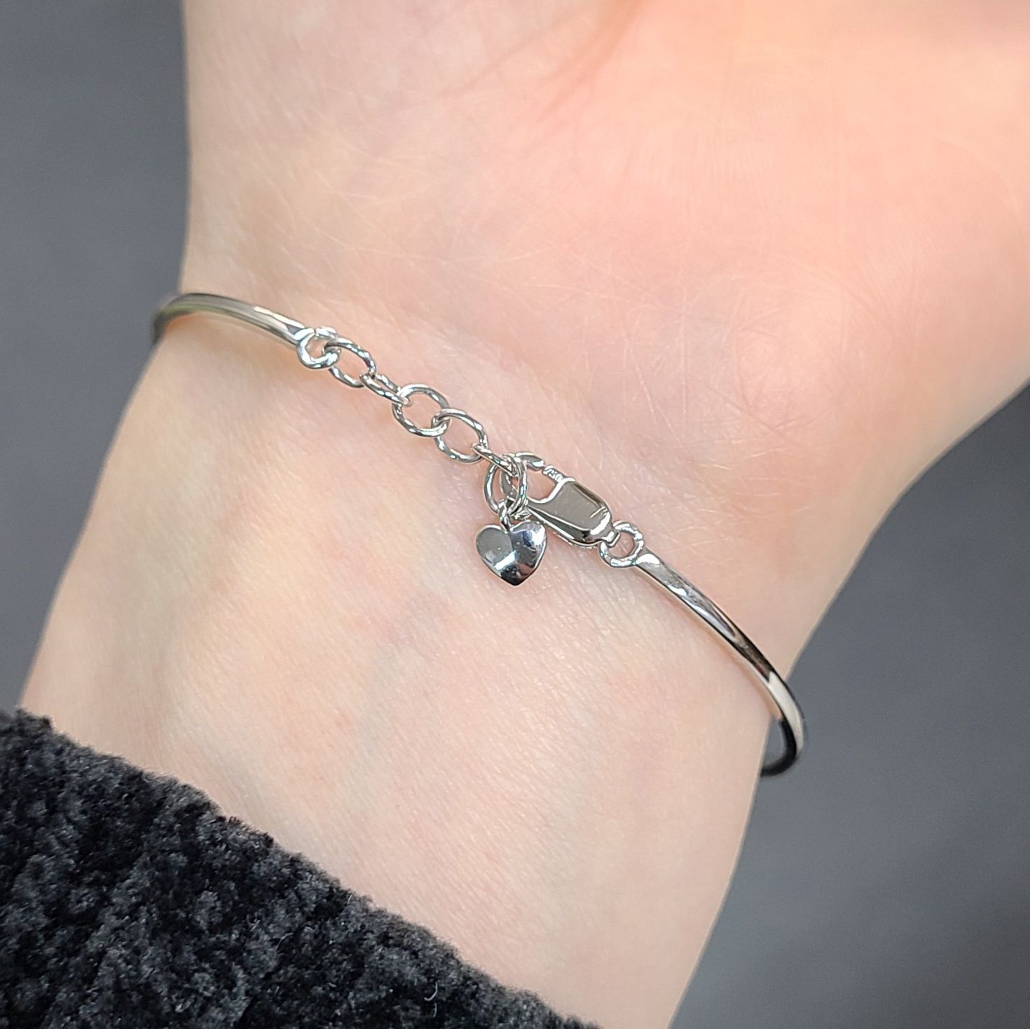 可愛い！リボンモチーフ ダイヤモンド K18 WG ブレスレット バングル