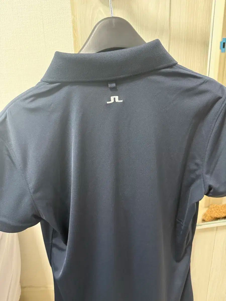 襟付きTシャツ