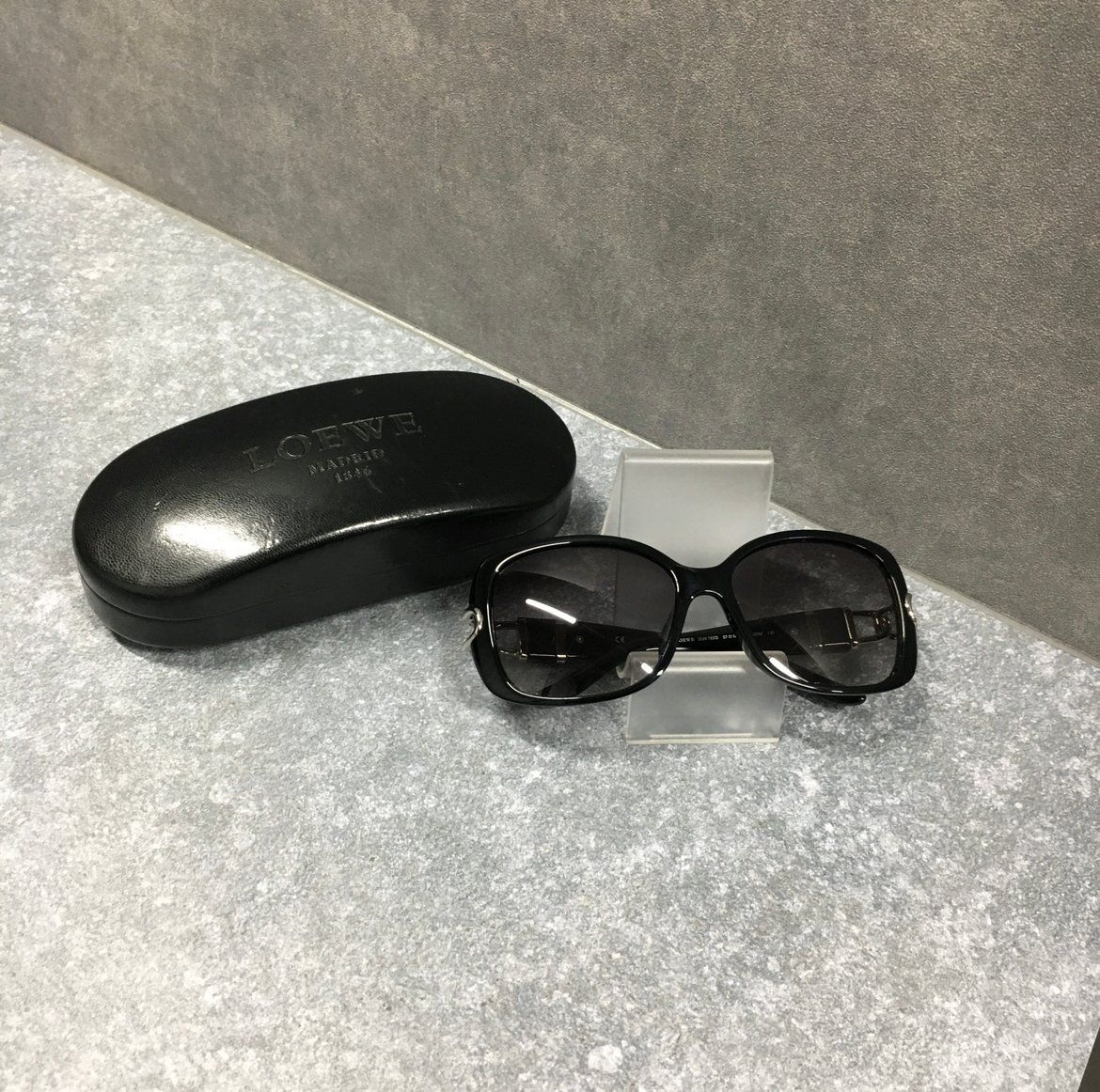 LOEWE ロエベ サングラス 黒 楽し