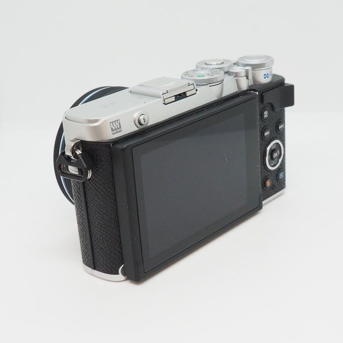 OLYMPUS E-P7