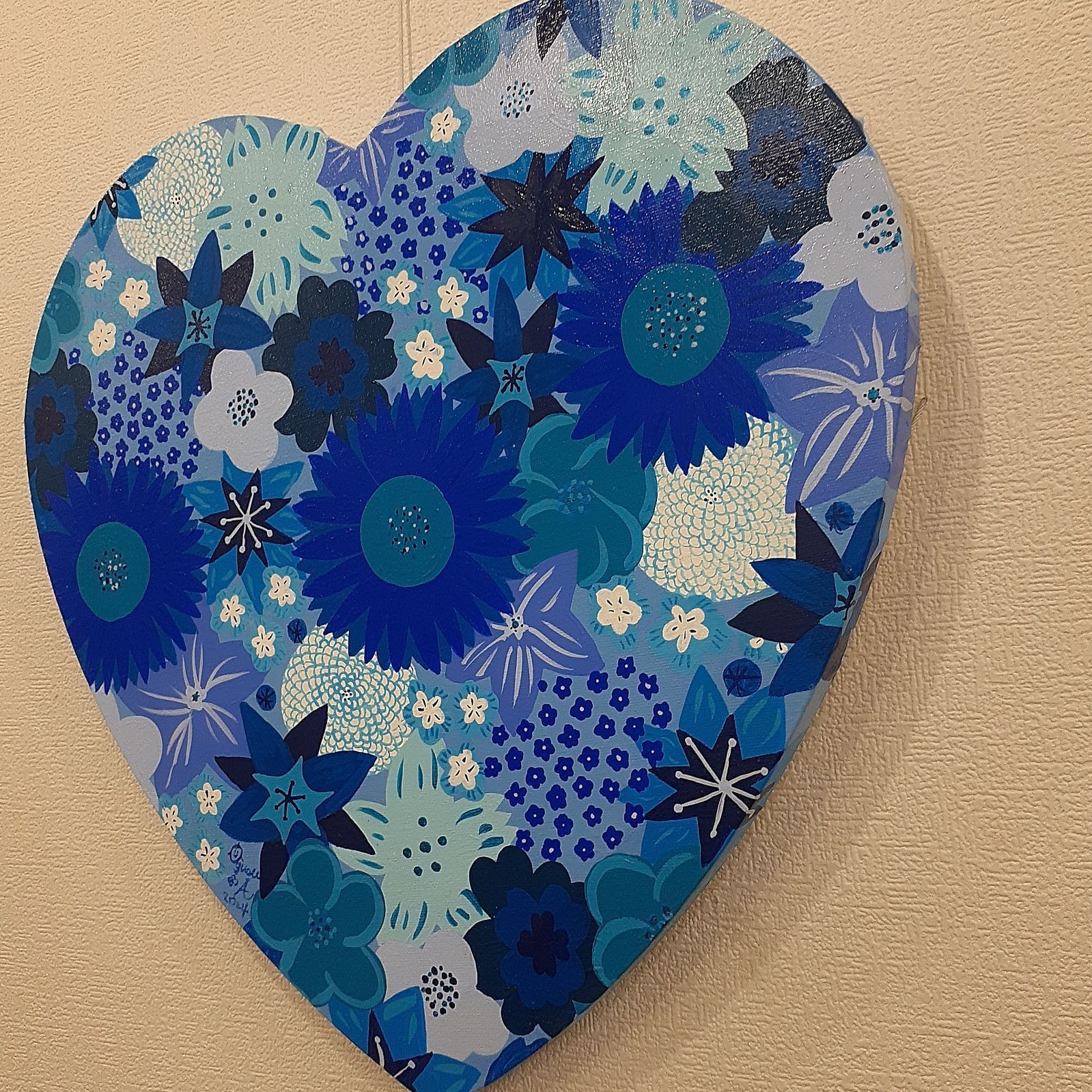 ハート型 青い花だらけのハートの作品 画家　小楠アキコ作品　40×40cm ハート型 青い花だらけのハートの作品 画家 小楠アキコ作品 40