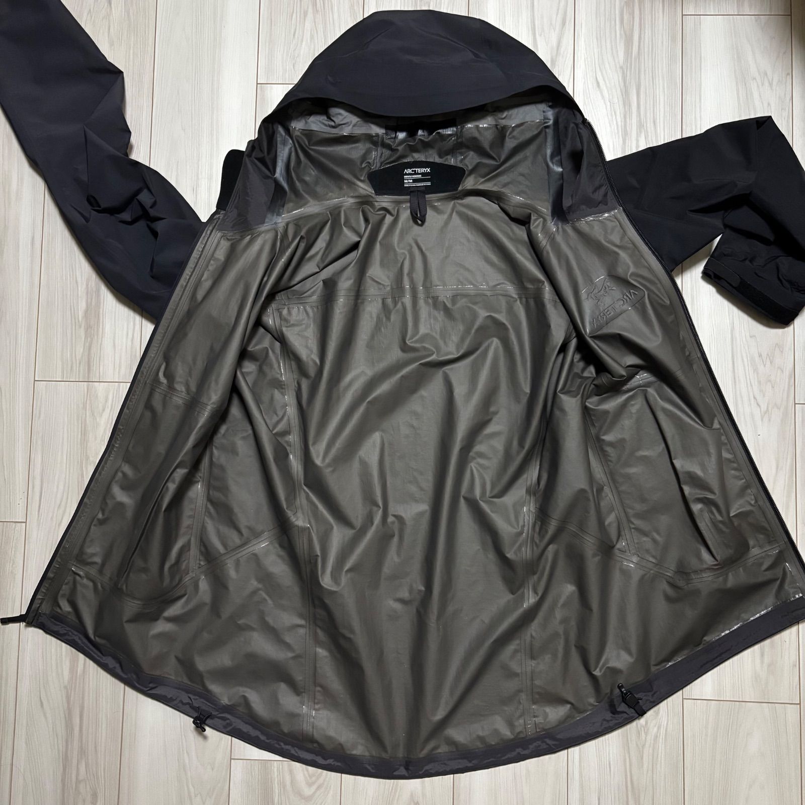 黒 ゴアテックス