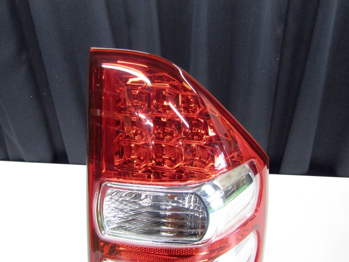 70 後期 ノア 右 テールレンズ 70 後期 ノア 右 テールレンズ