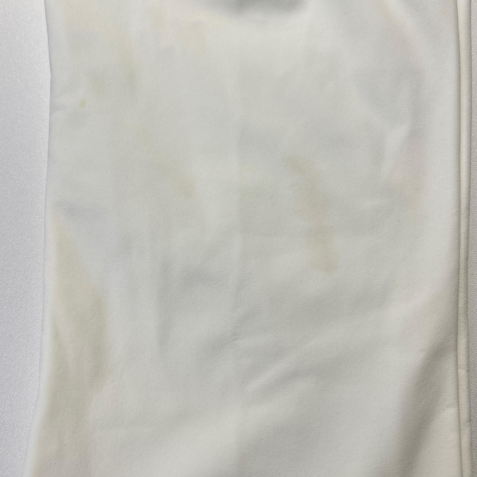 オフホワイト 白系