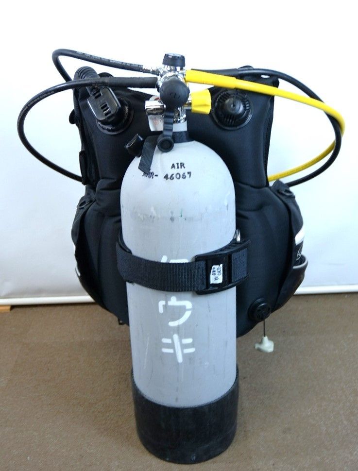 ダイビング機材＋ダイブコンピューター＋カメラ（ハウジング付き