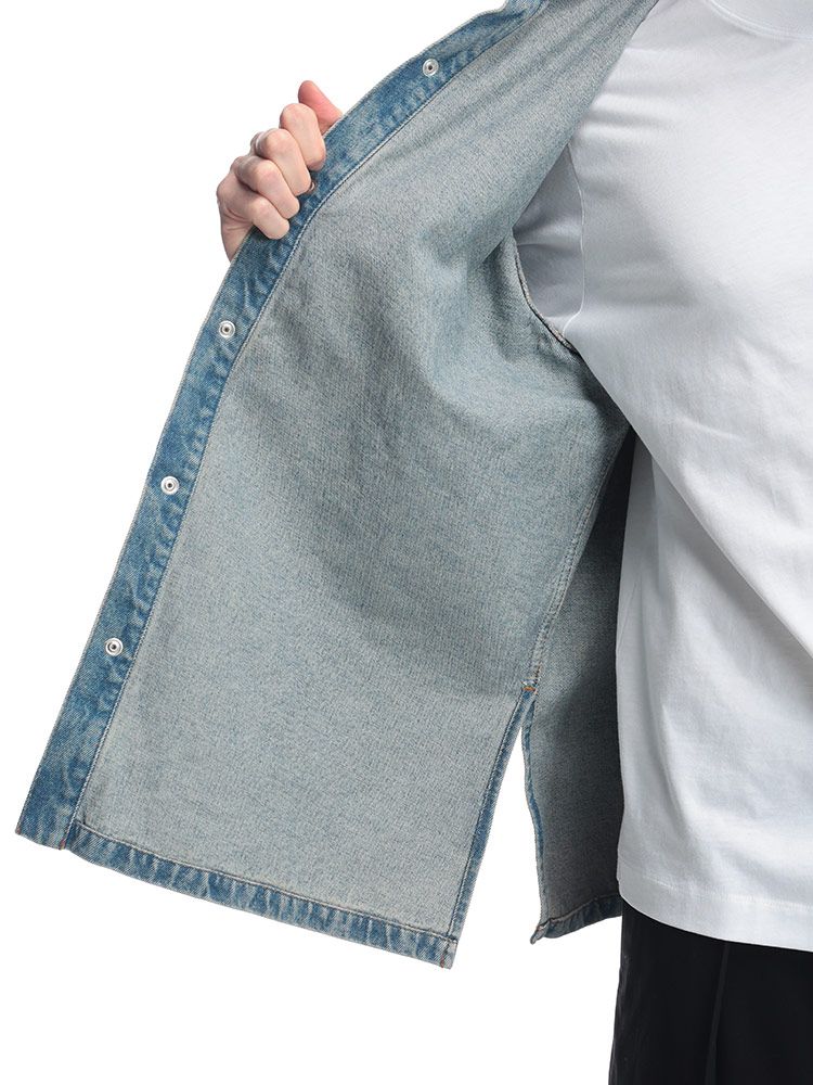 AMI PARIS胸ロゴ デニム オーバーシャツ AMHJK275DE0046 AMI PARIS (アミパリス) 胸ロゴ フルボタン デニム オーバー