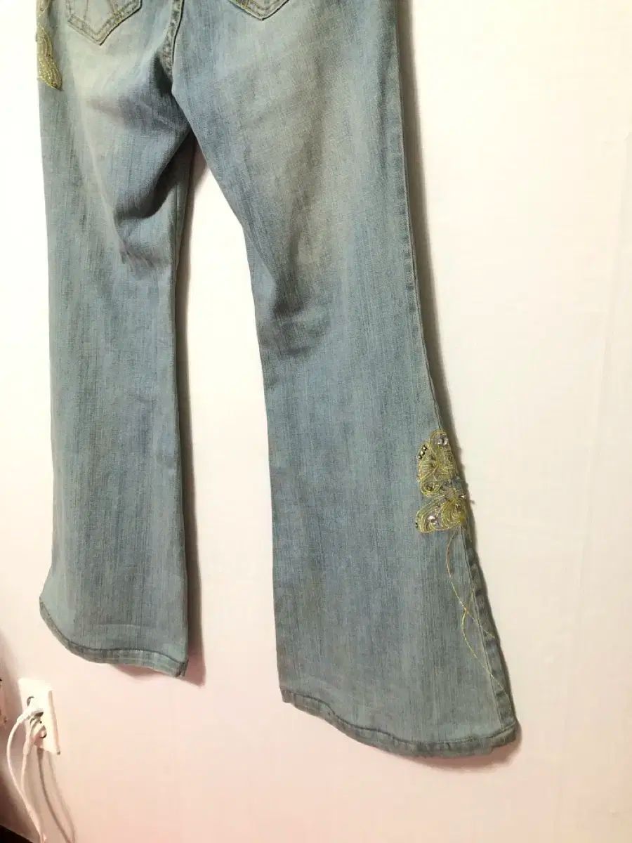 Egoist Butterfly Embroidered Jeans WWW_WOWDIGSITE_COM