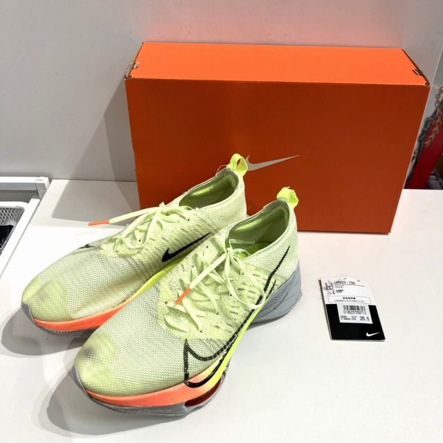 美品　NIKEエアズームテンポネクスト%フライニット27.5イエロー中上級者向け Amazon | [ナイキ] 陸上 ランニングシューズ エア ズーム テンポ