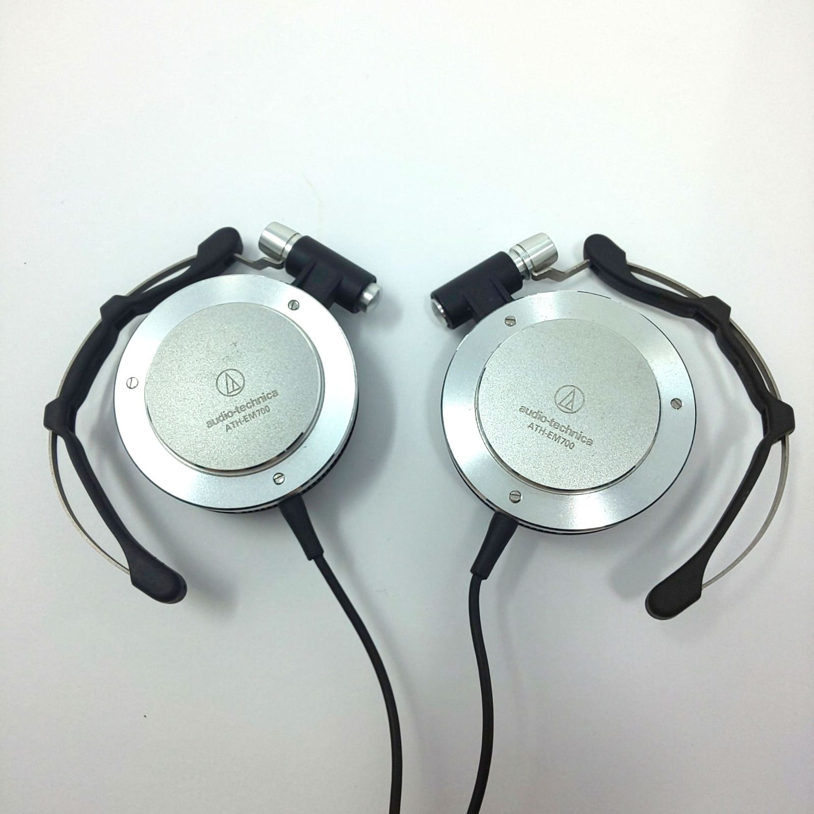 オーディオテクニカ ATH-EM700 中古品　有線イヤホン シルバー オーディオテクニカ ATH-EM700 中古品 有線イヤホン シルバー