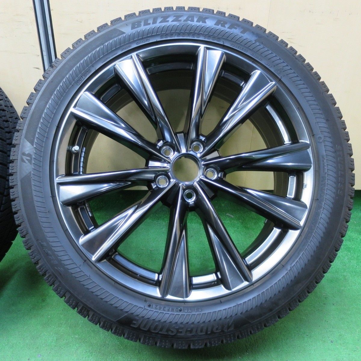 レクサス NX Fスポーツ 純正ホイール付きブリヂストン