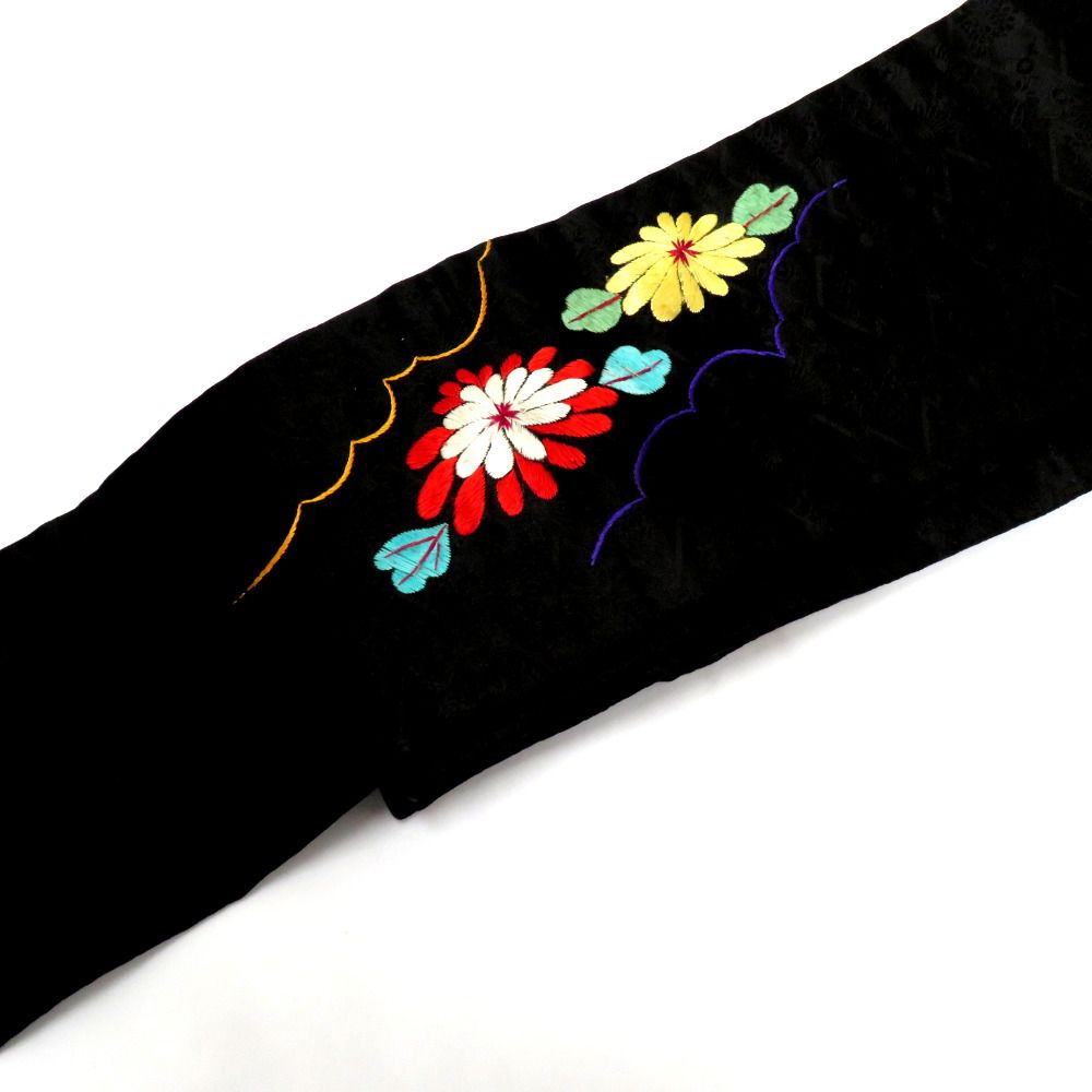 名古屋帯 繻子 昔 アンティーク帯 昔名古屋帯 黒 多色 大花 刺繍 レトロファッション 明治・大正ロマン 地模様あり 長さ335cm 【キモノオフ野々市若松店】 名古屋帯 繻子 昔 アンティーク帯 昔名古屋帯 黒 多色 大花 刺繍