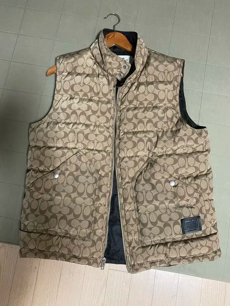 COACH コーチ シグネチャーロゴ メンズパッド入りベスト L