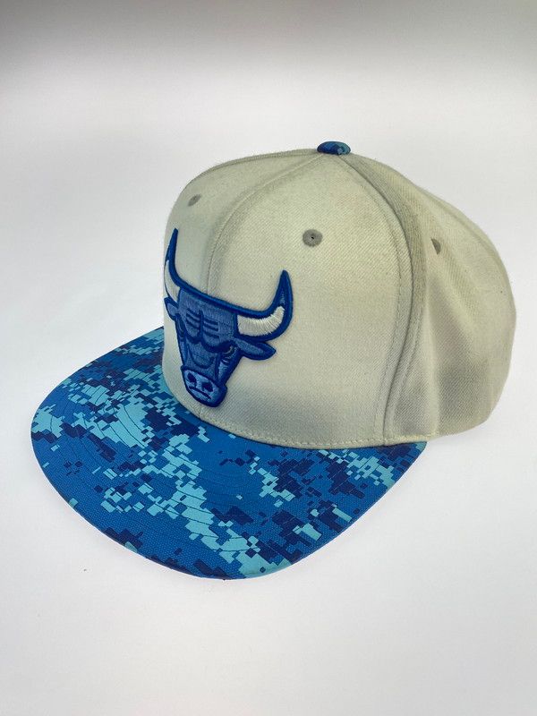 中古品】 MITCHELL&NESS ミッチェルアンドネス BULLS SNAPBACK