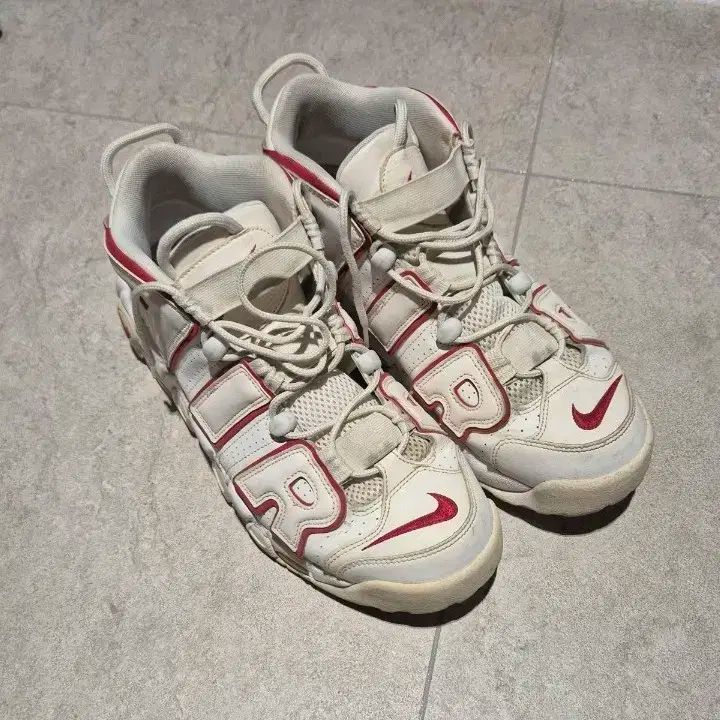 NIKE(ナイキ) アップテンポ 275 - メルカリ