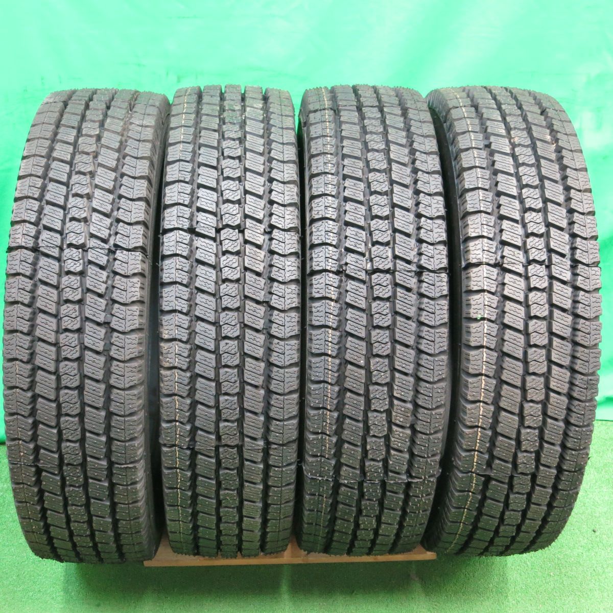 送料無料*未使用！19年☆トラック 再生 タイヤ スタッドレス 205/70R17.5 115/113L ヨコハマ ブリヂストン ベース TOKO  M934 17.5インチ☆3110201KKスタ - メルカリ