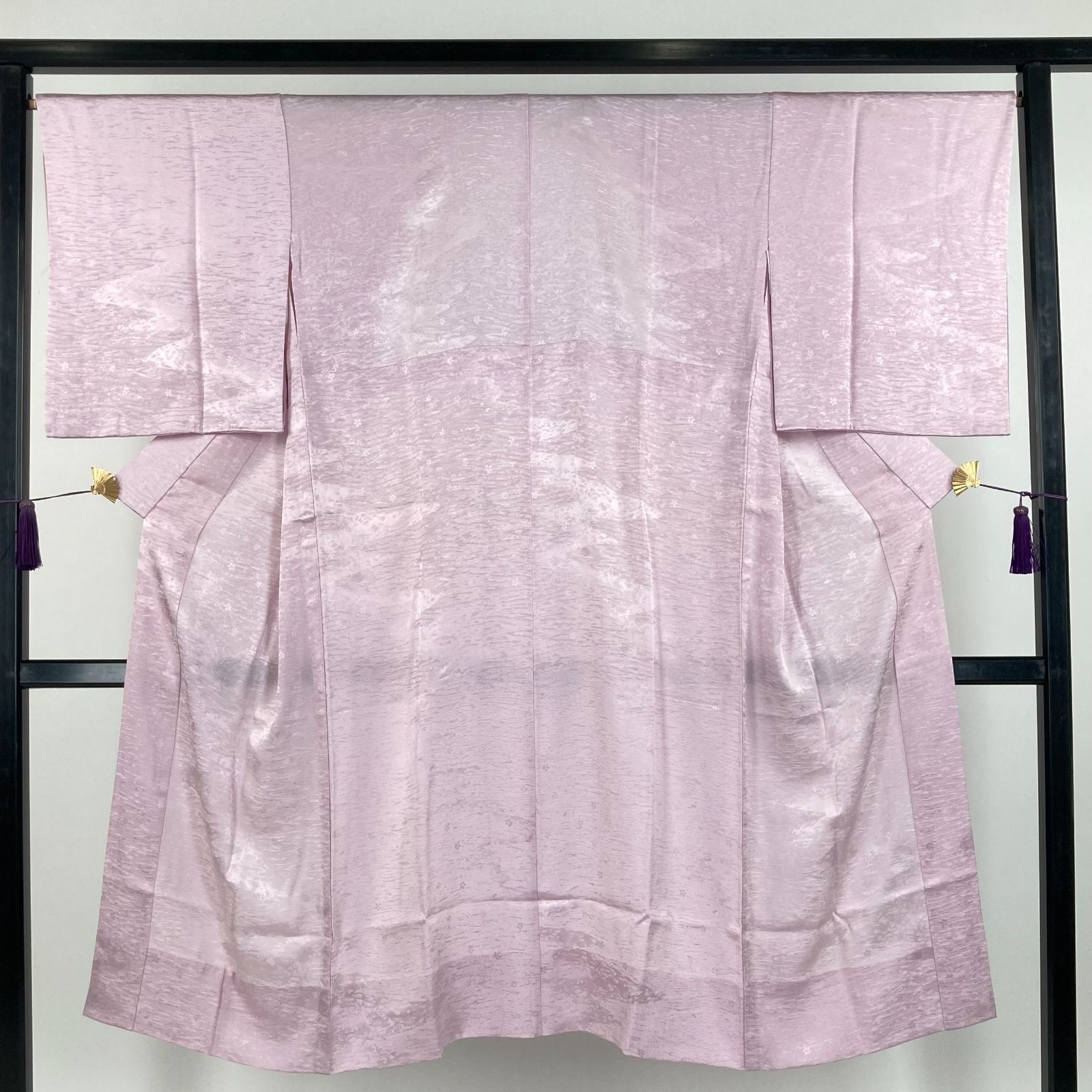 リユース襦袢 襦袢 薄紫 ピンク色 地紋織り 未洗い 身丈 128.5cm 裄丈 67cm MS3104